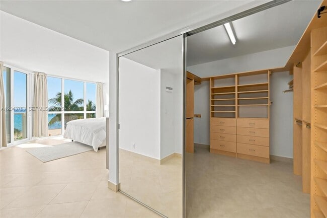 Building Photo - 16485 Collins Ave