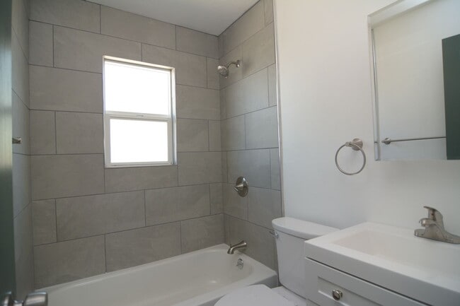 Building Photo - Remodeled 2 Bedroom 1 Bath Duplex! Great Central Tucson Location! 1/2 Month's Rent Free!