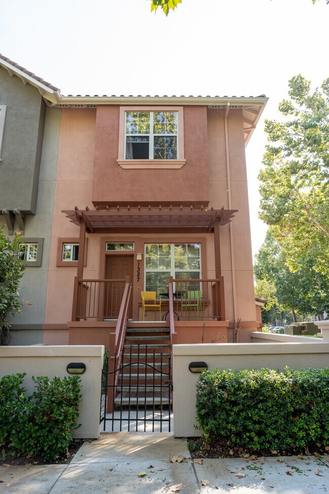 Building Photo - 1327 Auzerais Ave