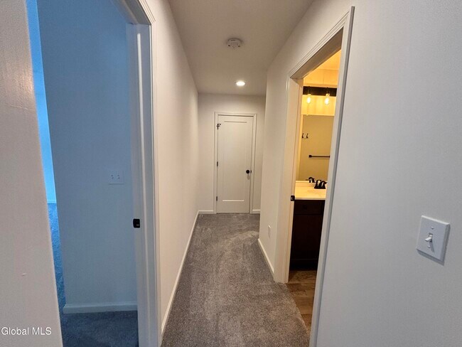 Building Photo - 587A Grooms Rd