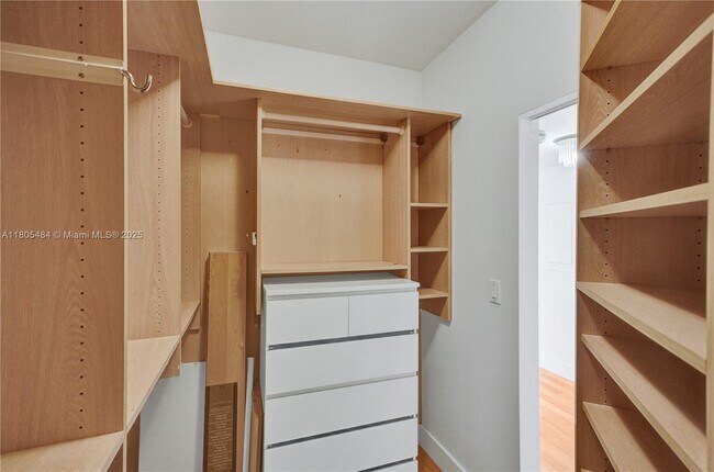 Building Photo - 20281 E Country Club Dr