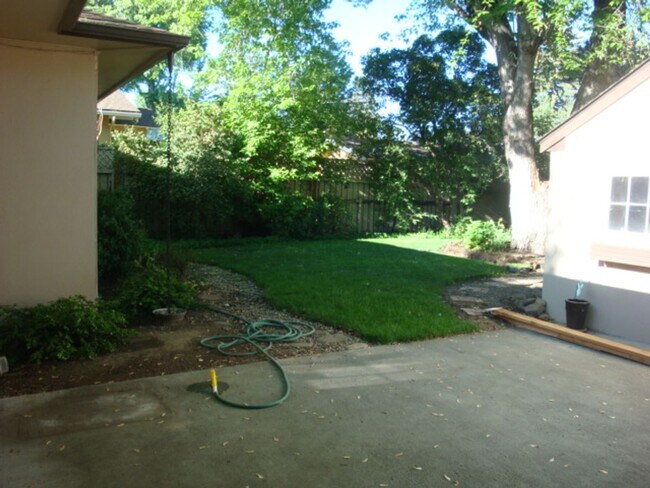 Building Photo - Charming Westside Cottage in a Premier Location