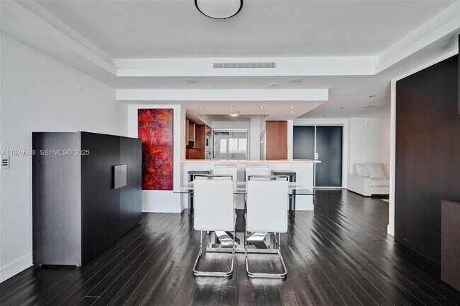 Building Photo - 1331 Brickell Bay Dr