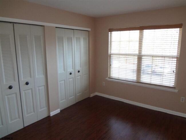 Building Photo - 20 Iroquois Dr