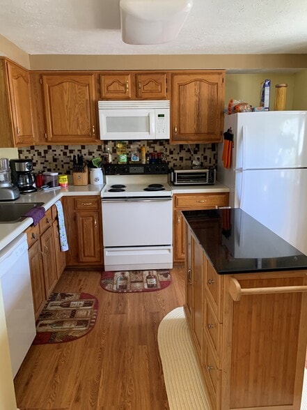 Kitchen - 1269 Seminole Dr