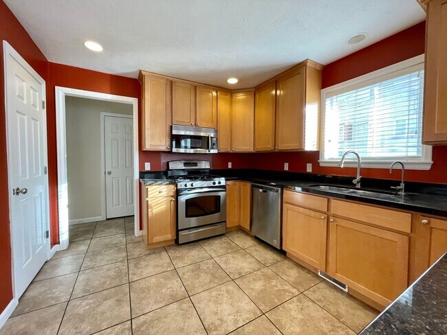 Building Photo - Spacious Midvale Townhome