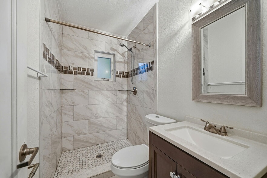 Building Photo - 2701 S Manhattan Ave