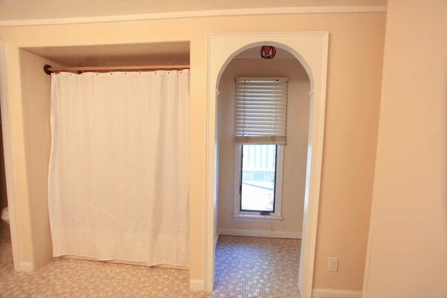 Building Photo - 66 Barnett St