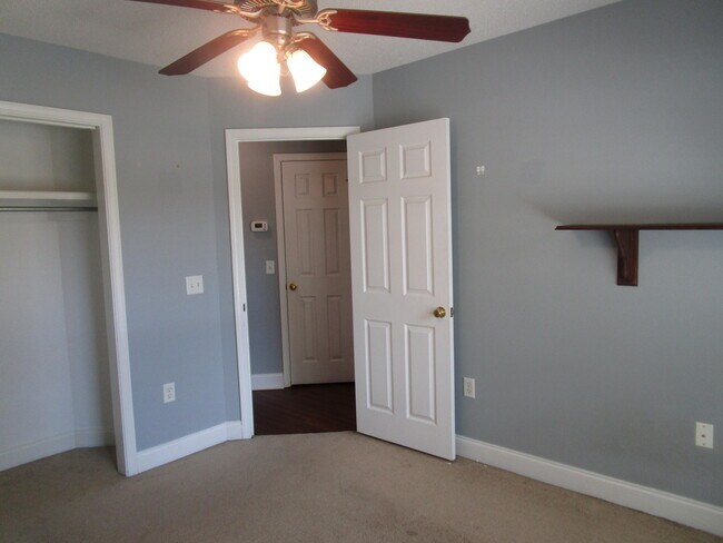 Building Photo - 601 Brushwood Dr