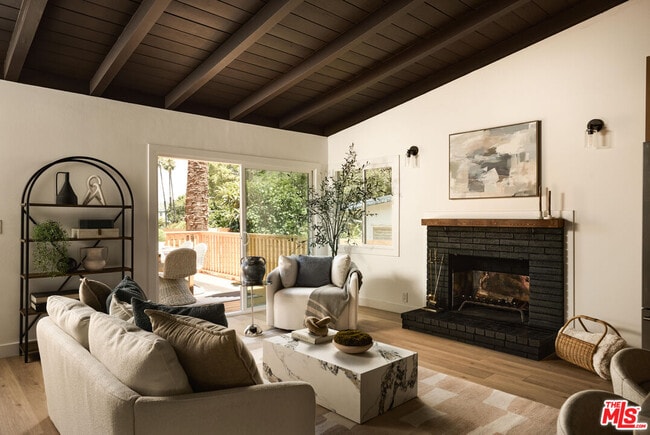 Building Photo - 885 Montecito Dr