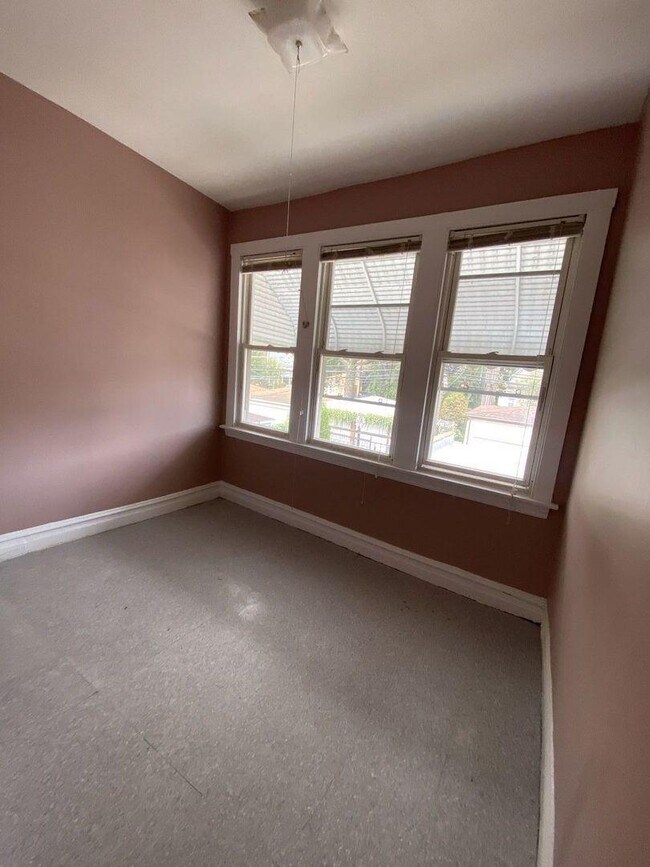 Building Photo - 2 bedroom in Chicago IL 60647