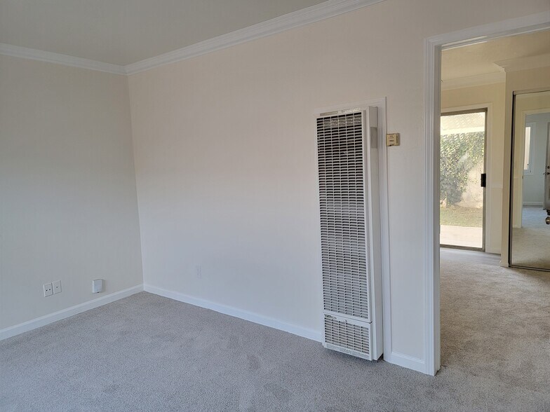 Building Photo - 641 Shalimar Dr