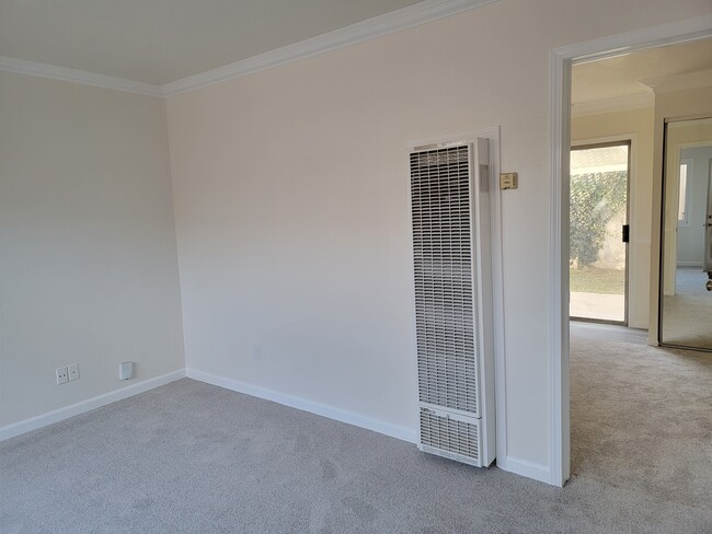 Building Photo - 641 Shalimar Dr