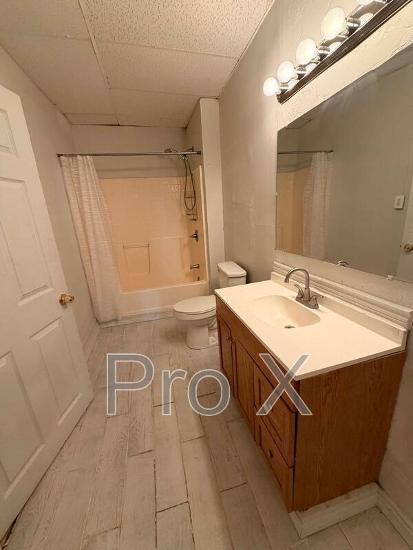 Building Photo - 210&210 1/2 S Pearl