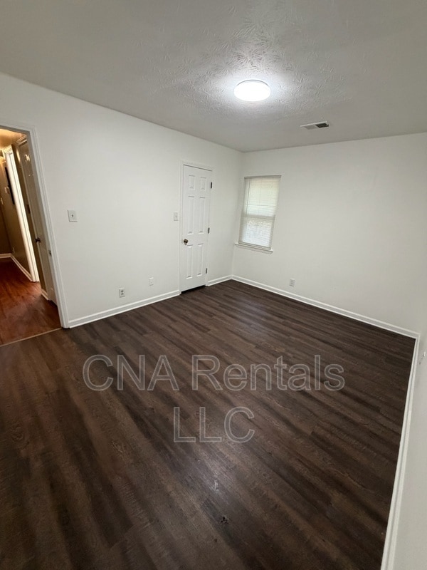 Building Photo - 901 Westland Dr SW