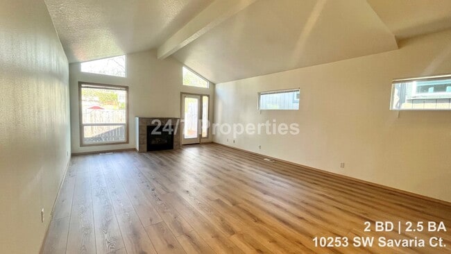 Building Photo - Spacious 2 BD | 2.5 BA Townhome w/ Vaulted Ceilings - Beaverton