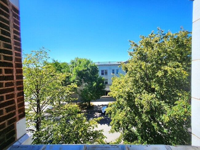 Building Photo - 6405 N Glenwood Ave