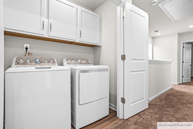 Building Photo - STUNNING TOWNHOUSE IN LEXINGTON'S MURRAY V...