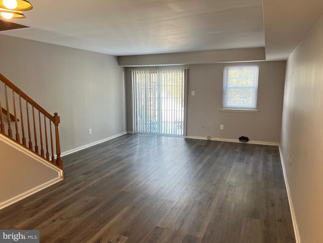 Building Photo - 8 Coventry Ct