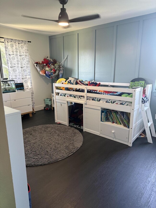 Building Photo - 350 Sailfish Dr