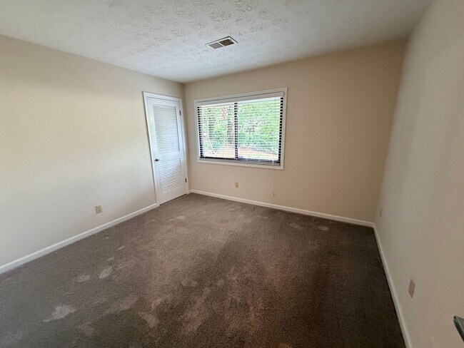 Building Photo - Beautiful Ranch Home in East Cobb's Indian Hills Subdivision!