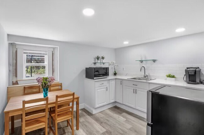 Building Photo - 67 Curtis Rd