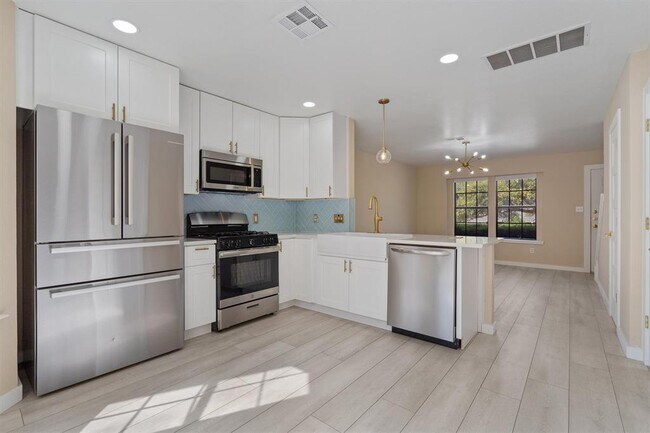 Building Photo - 11901 Swearingen Dr