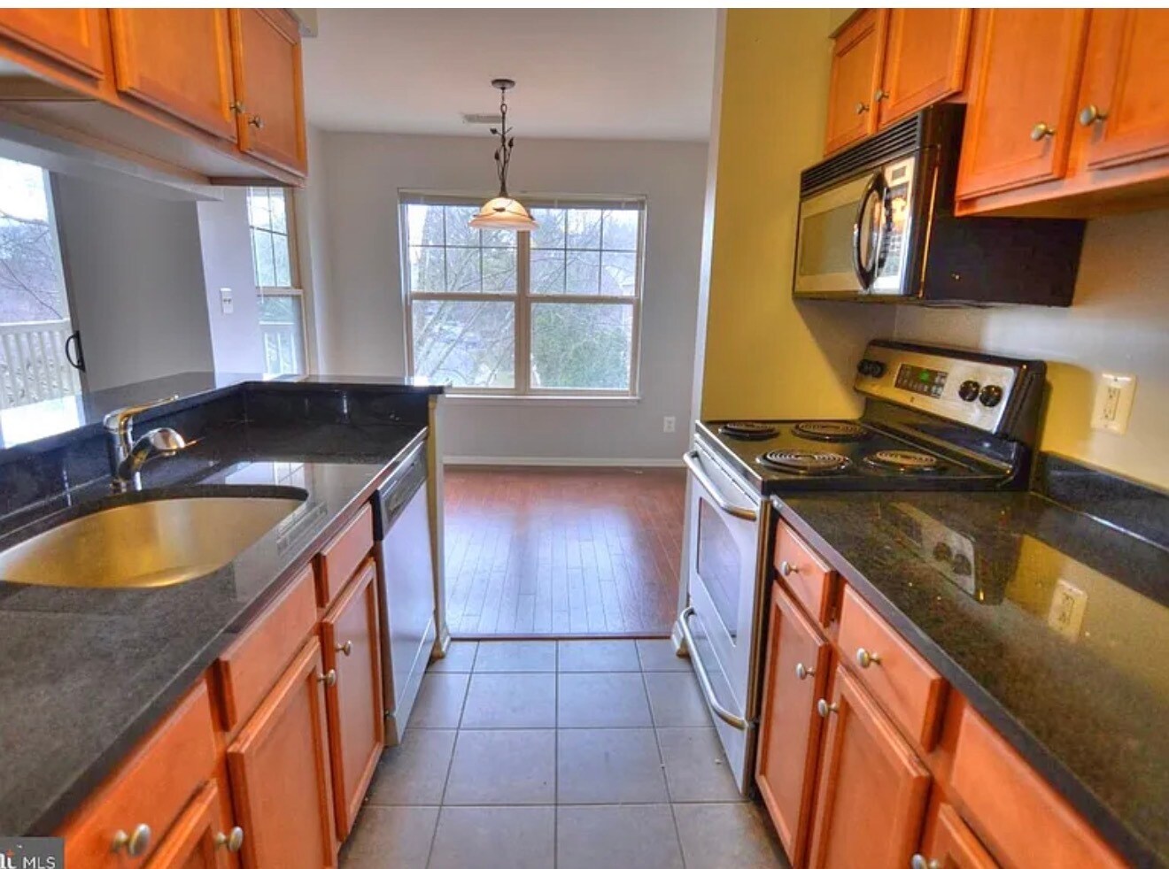 Building Photo - 1707 Ascot Way