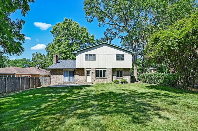 Building Photo - 5631 S Elm St