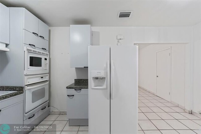 Building Photo - 1075 NW 133rd St