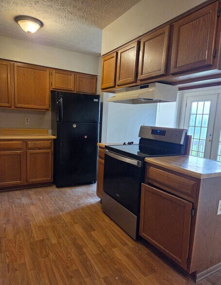 Building Photo - 4655 Point Pleasant Dr
