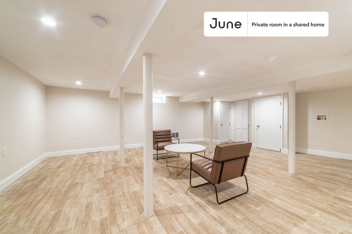 Building Photo - Room in Shared 2 bed/1 bath home