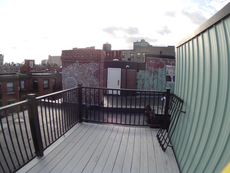 Building Photo - 585 Beacon St