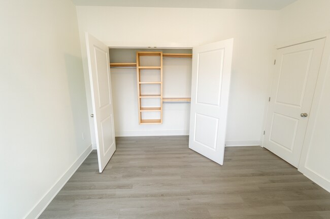 Building Photo - 5203/05 Chase Cir