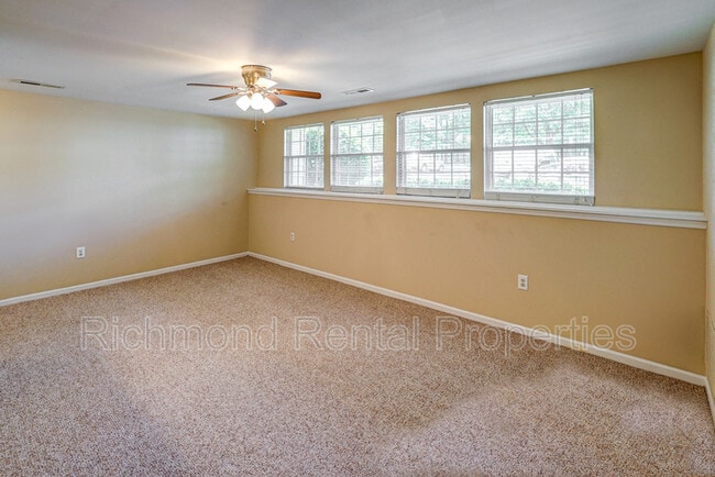 Building Photo - 7600 Roscommon Ct