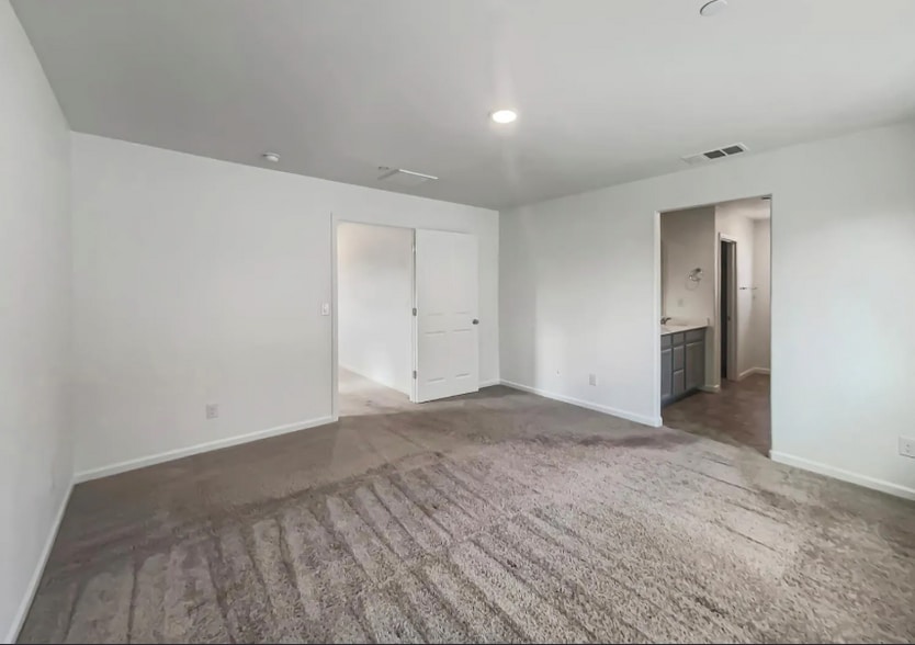 Building Photo - 3710 Roseparke Way