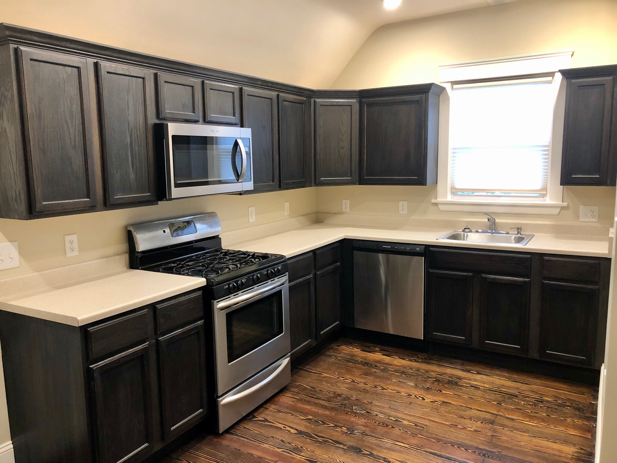 Building Photo - 1118 Columbia Ave, Unit #2 (upstairs apartment)