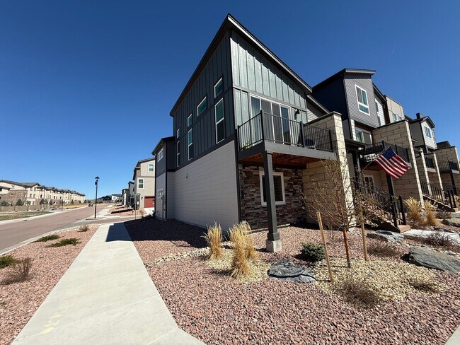 Building Photo - Low Maintenance Split Level Beauty 80922