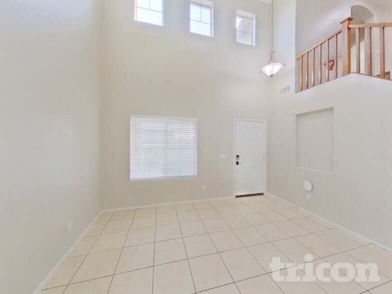 Building Photo - 21116 Alma Dr