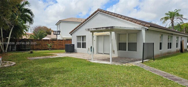 Building Photo - 1980 SE 11th St