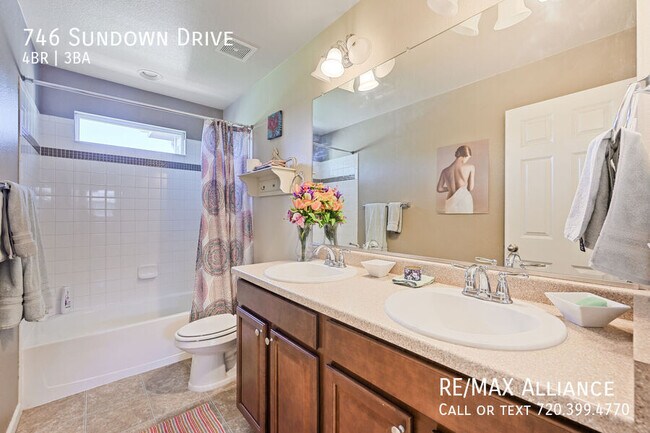 Building Photo - 746 Sundown Dr