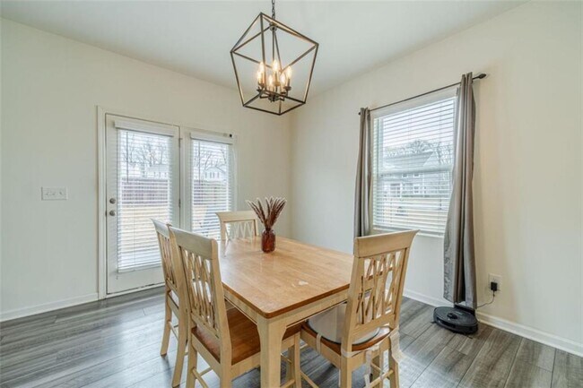 Building Photo - 222 Knightsbridge Ln