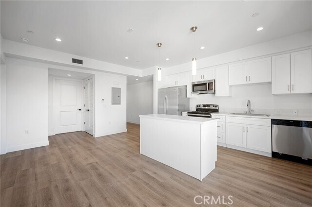 Building Photo - 10657 Moorpark St