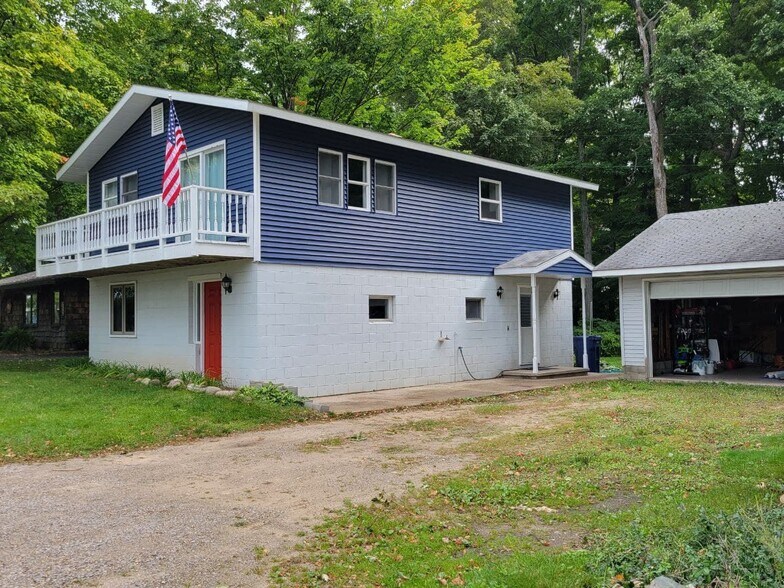 Primary Photo - 491 Brakel Point Dr