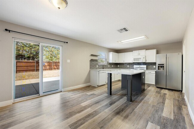 Building Photo - 1809 Vanderhill Cove