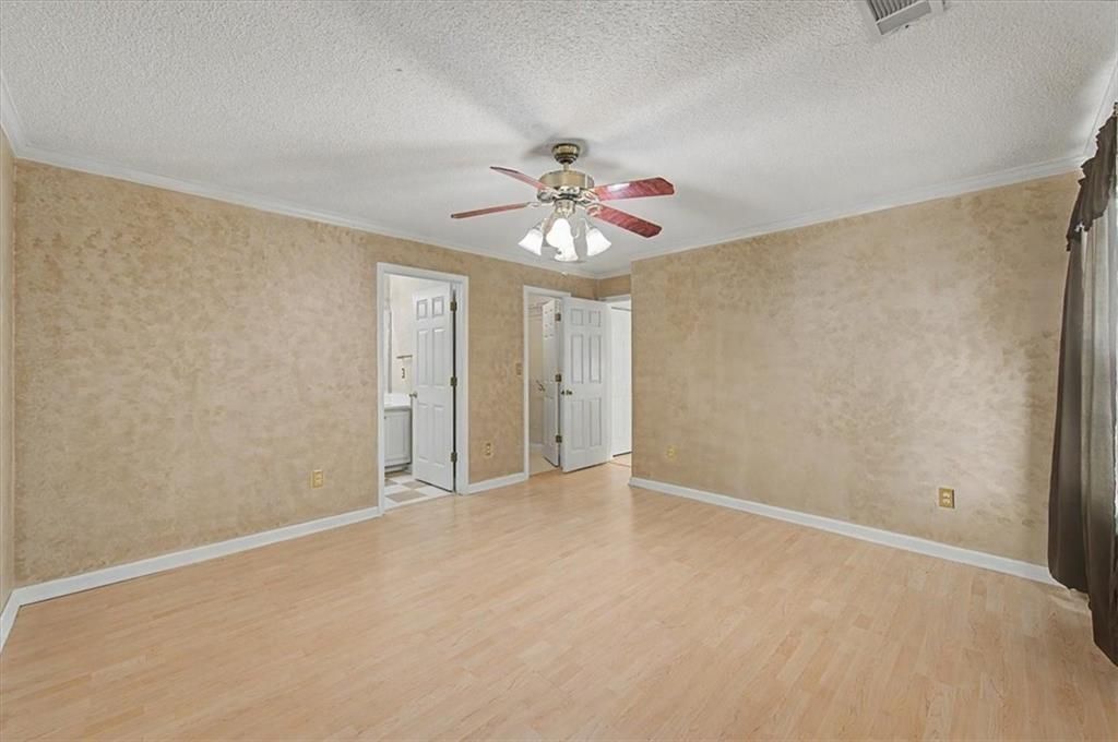 Building Photo - 2025 Baramore Oaks Dr