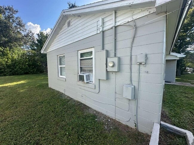 Building Photo - 403 Normandy St