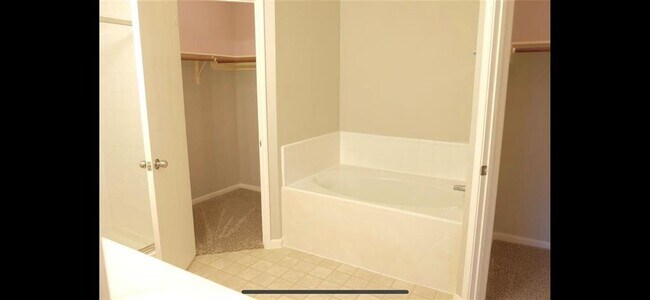 Building Photo - 2426 Halstead Dr