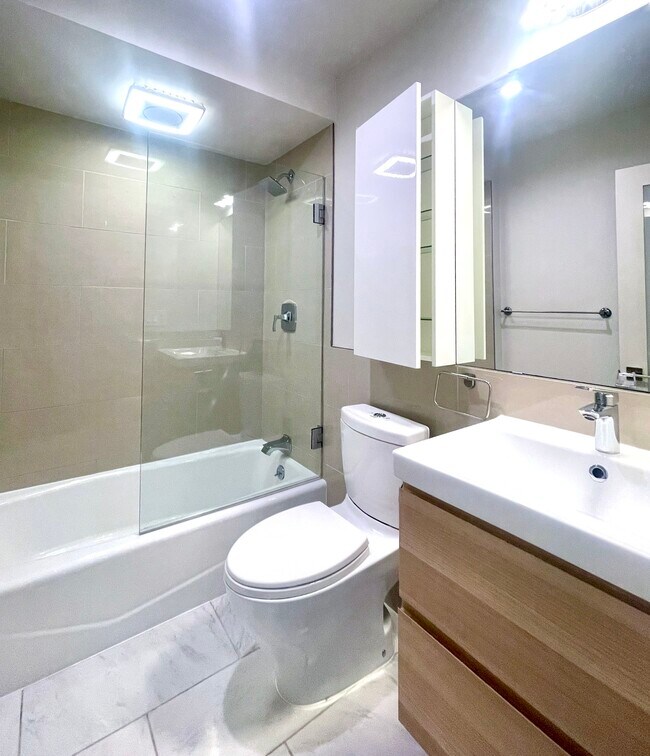 Building Photo - 1885 Pacific Ave