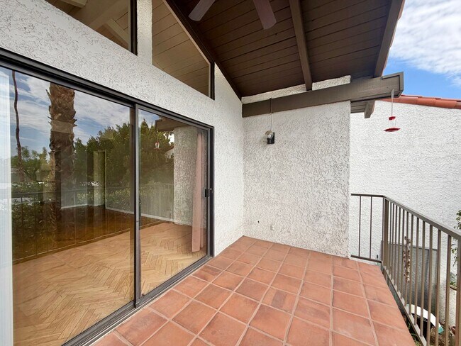 Building Photo - AVAILABLE NOW!! 3 Bedroom 2 Bathroom Condo in Palm Springs!